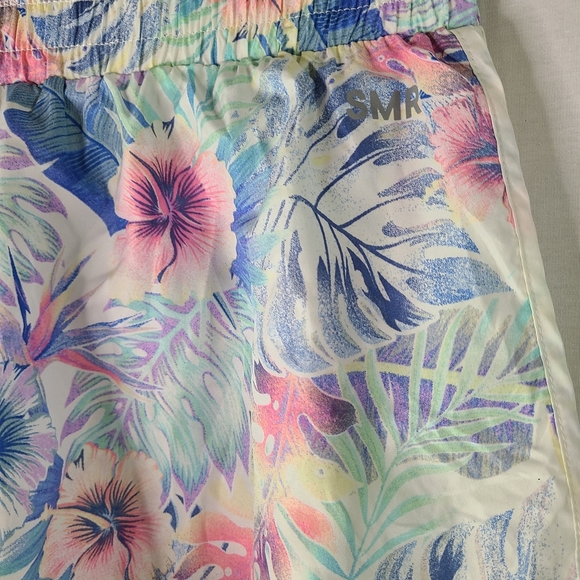 Sommer Ray floral shorts- Womens size Large - Picture 5 of 7